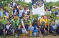 Estudiantes cristianos plantan árboles para reforestar Ecuador