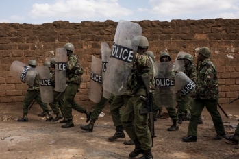 Oraciones, pastores y policía: el plan de Kenia para restablecer el orden en Haití