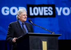 Las Generaciones Z y Alfa se abren al Evangelio en gira de Franklin Graham por Reino Unido