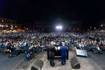 Franklin Graham predica en el evento evangélico más grande en la historia de Nápoles, Italia